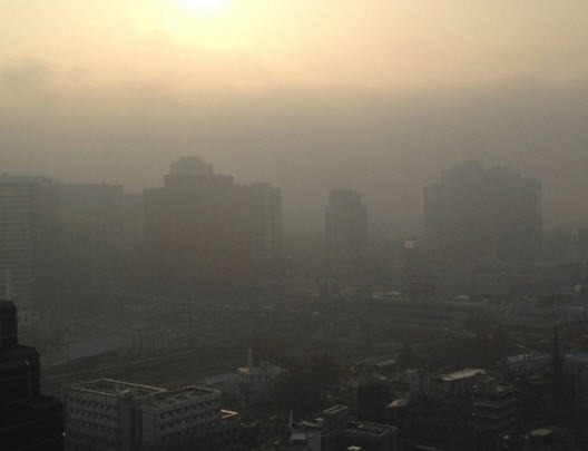 중국이 폭죽놀이하면서 우리나라에 미세먼지 수치가 '1000'넘었던 날....jpg | 인스티즈