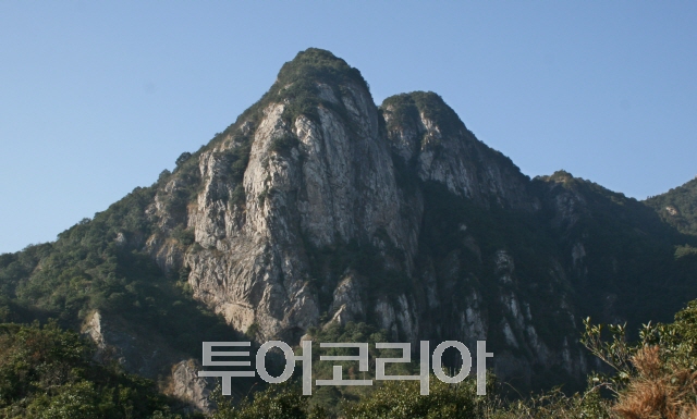 기암괴석 이미지