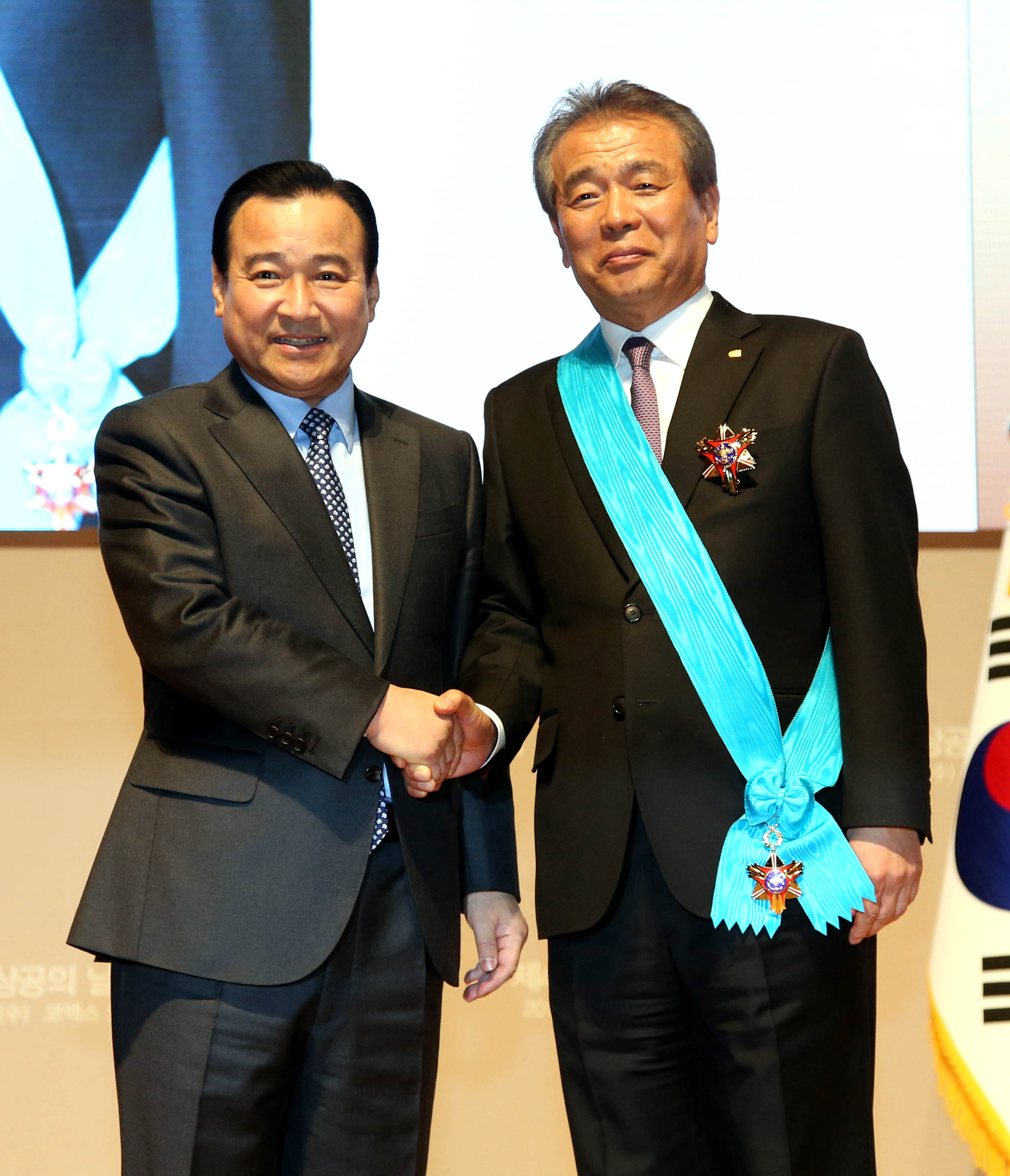 금탑 이미지