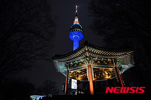 파란조명 이미지