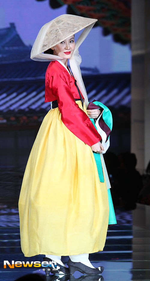 개미한복 이미지