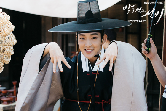 밤을 걷는 선비 이미지