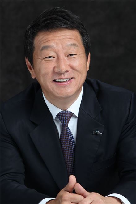 최윤 이미지