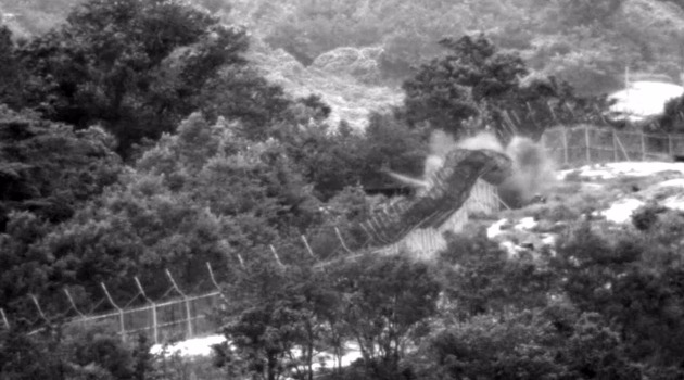 북한의 DMZ 지뢰 매설로 우리 군 2명이 중상을 입은 서부전선 TOD 영상. 합참 제공