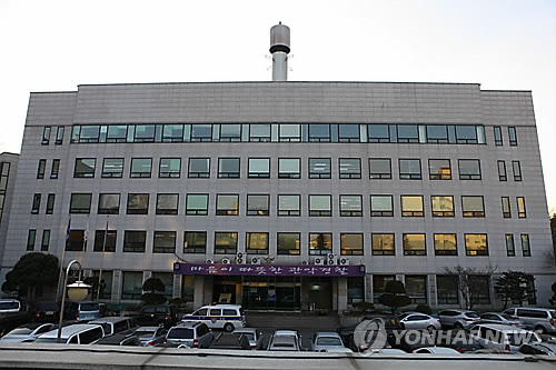 경찰, 조국 서울대 교수 스토킹한 중년여성 입건(종합) - 연합뉴스