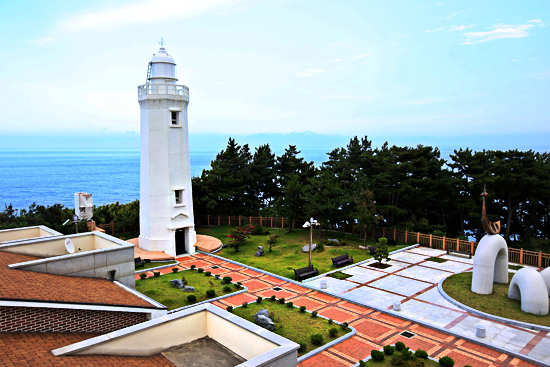울릉도까지 직선거리가 가장 가까운 죽변등대