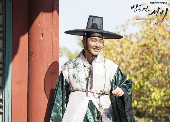 밤을 걷는 선비 이미지