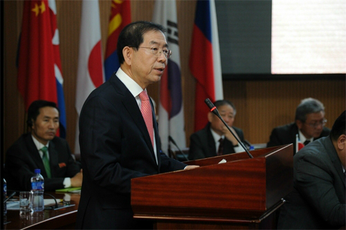 21일 몽골 울란바토르에서 개최된 '제2회 동북아 시장포럼'에 참석해 기조연설을 하는 박원순 서울시장 (사진=서울시 제공)