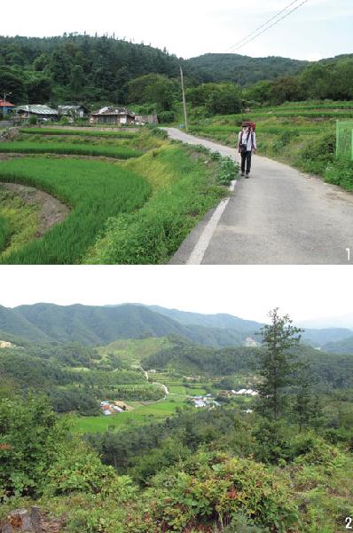 [월간산]1 상귀량마을에서 본 수사고개가 있는 565m봉 남동릉(오른쪽). 왼쪽 마을 뒤는 산불감시초소 남동릉이다. 2 산불감시초소에서 상귀량 방면 능선으로 20분가량 내려선 444.7봉 개활지에서 남동쪽으로 대곡2리인 상귀량마을.