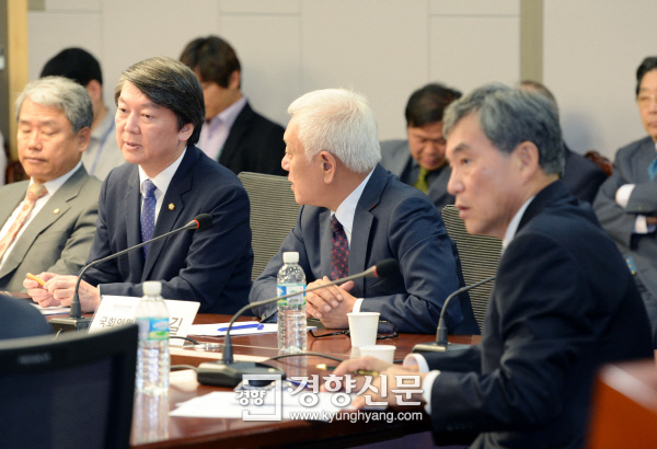 새정치연합 뭐가 문제인가 토론회 참석한 안철수-김한길 | 인스티즈
