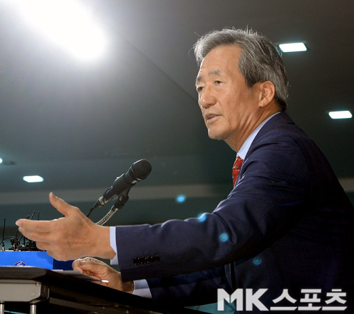 정몽준 명예회장이 내외신 공동기자회견에서 발언하고 있다. 사진(축구회관)=옥영화 기자