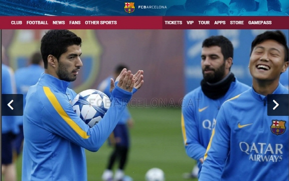 바르셀로나 홈페이지에 소개된 수아레스(왼쪽)와 훈련 중인 백승호. 바르셀로 공식 홈페이지