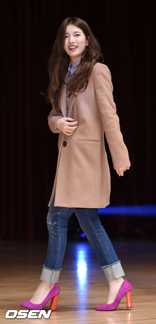 오늘자 성신여대 캠퍼스에서 열린 쇼케이스 참석한 수지 | 인스티즈