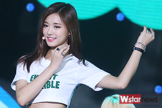 오늘자 트와이스 쯔위 ㄷㄷ | 인스티즈