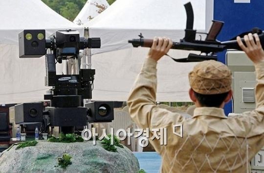 한화테크윈은 삼성테크윈 시절인 지난 2006년 무인경비로봇 SGR-A1을 공개하는 등 일찍부터 로봇과 무인제어 기술을 개발해왔다. (사진제공=한화테크윈)