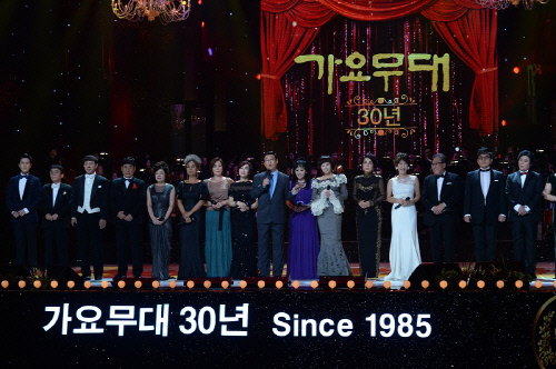 30주년 맞이한 '가요무대', 한국 가요사 빛낸 스타 총 출동 30주년 맞이한 '가요무대', 한국 가요사 빛낸 스타 총 출동