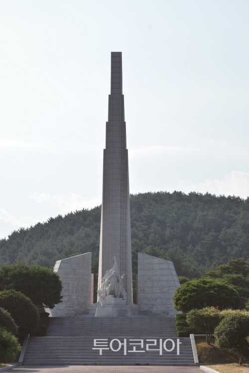 옥포대첩기념공원-기념탑