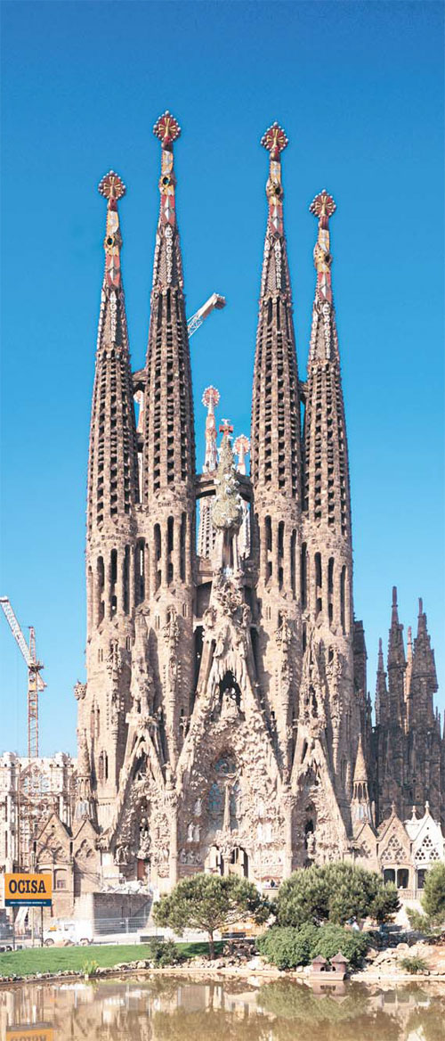 바르셀로나에 자리한 가우디의 역작 사그라다 파밀리아 성당
