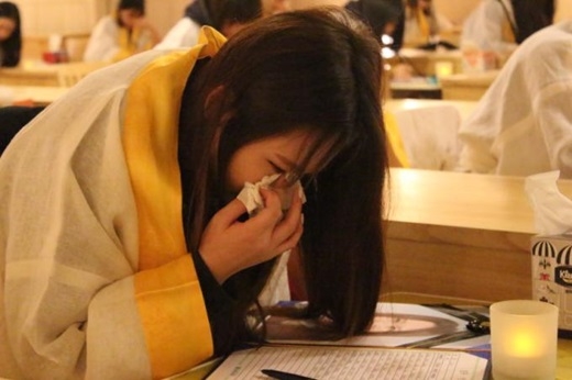 참가자들은 마지막 순간이라 생각하니 지난 삶이 소중하게 느껴진다며 흐느꼈다. 참가자들은 마지막 순간이라 생각하니 지난 삶이 소중하게 느껴진다며 흐느꼈다.