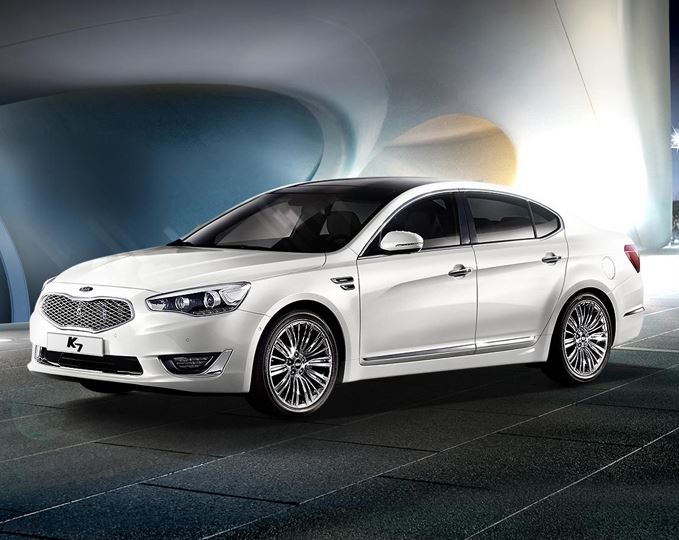 기아차 내년초 출시예정 신형 K7 최초 공개 고급진 카리스마 #39 눈길 #39