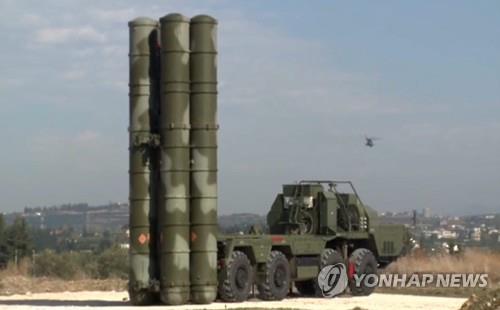 (EPA=연합뉴스) 러시아가 시리아에 배치한 S-400 첨단 방공미사일