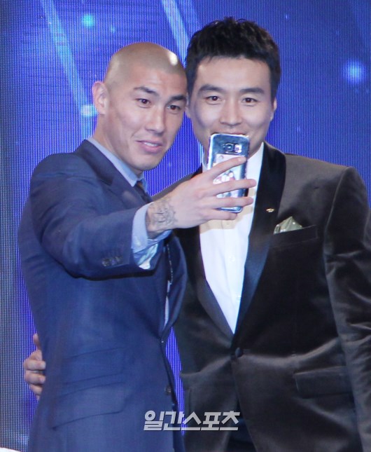 [포토] 차두리, MVP와 셀카 찍어야지 | 인스티즈