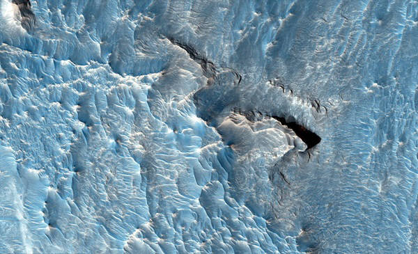 1.이 멋진 얼음조각 패턴은 지구의 모습일까, 또는 고대에 존재했던 화성의 물에 의한 침식의 흔적일까. 사진=나사, 제트추진연구소, 애리조나대
