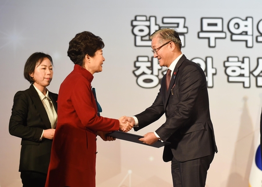 금탑 이미지