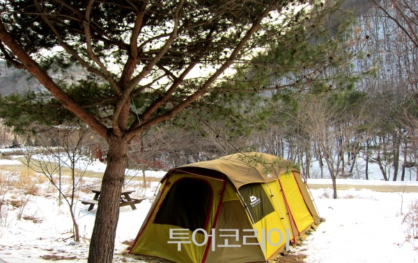 용현 겨울철 황토온열데크 캠핑