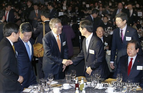 사방에 내 편은 없다 | 인스티즈