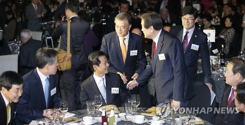 사방에 내 편은 없다 | 인스티즈