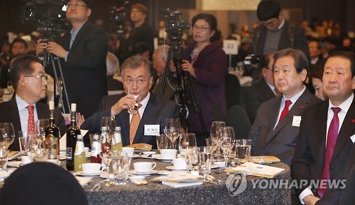 사방에 내 편은 없다 | 인스티즈