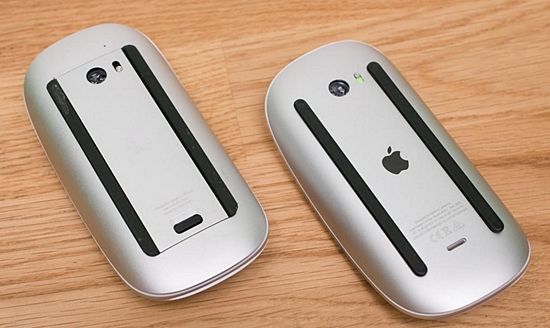 오른쪽이 애플 매직 마우스2. 하단에 충전 포트가 자리잡고있다. (사진=씨넷)