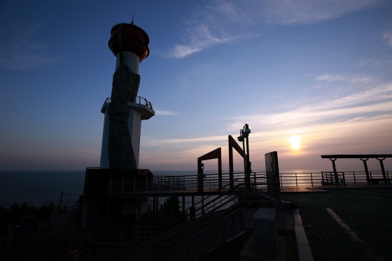 영덕 창포말등대 해돋이/사진제공=한국관광공사