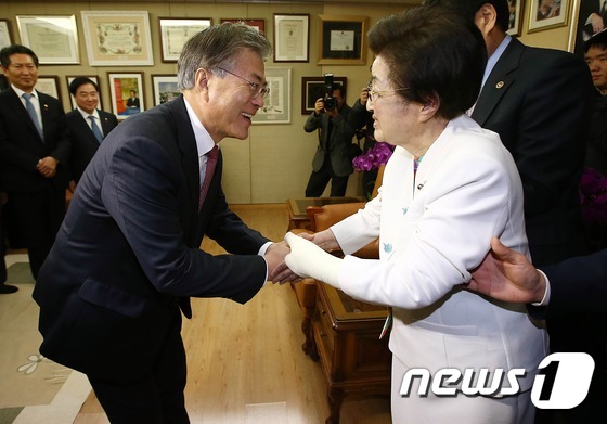 문재인, 이희호 여사에게