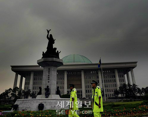 [희망 2016①] 거대한 먹구름이 몰려오고 있다 - 세계일보