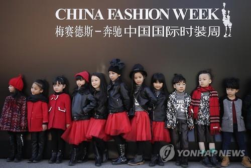 中 '두 자녀 정책' 정식시행..인구증가 프로젝트 시동 - 연합뉴스