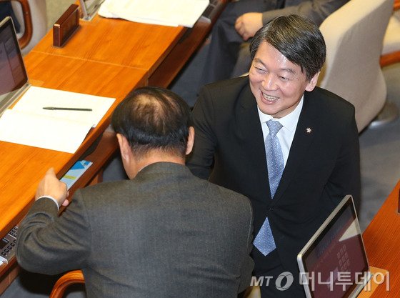 모범생 안철수식 '아재개그', 썰렁해도 깜짝놀랄 변화 - 머니투데이