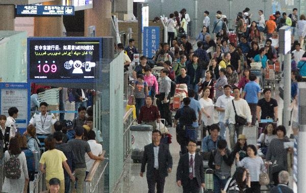 인천공항 4일 '마비'..수하물 시스템 '먹통', 100여편 늑장 출발 - 조선비즈