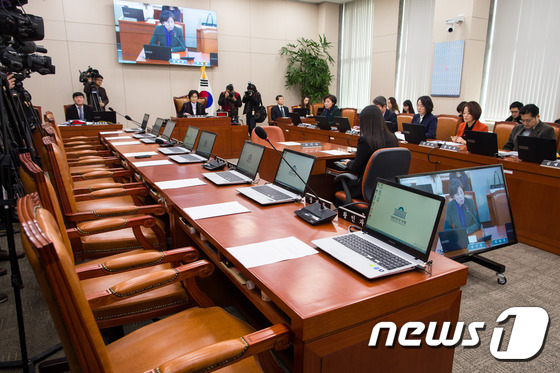 野, '위안부 협상' 여가위 불참한 정부여당 맹비난(종합) - 뉴스1