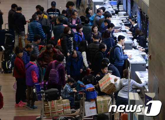 수하물 대란, 제주공항도?..낙하산 인사 폐해 ' 사장 줄공석'으로 - 뉴스1