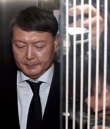 [뒤끝뉴스]2년간 좌천 윤석열 검사, 올해 인사에서는? - 한국일보