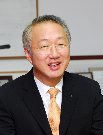 [CEO] 도산위기 내몰린 '전두환 사돈' - 머니위크