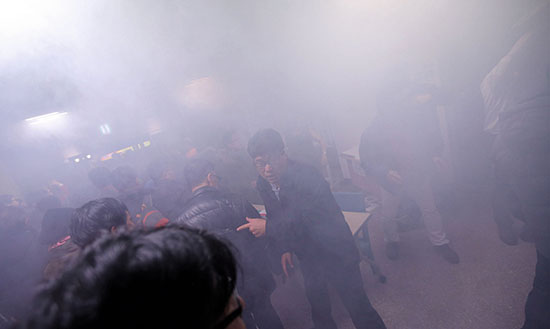 ⓒ연합뉴스 : 오군은 2014년 12월10일 전북 익산 토크콘서트 현장에 폭발물을 터뜨려 유죄를 받았다.