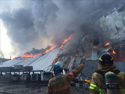 남양주 유명 영화세트장 화재..인명피해 없어(종합) - 연합뉴스