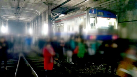 퇴근길 지하철 4호선 고장..승객 17명 부상 - YTN