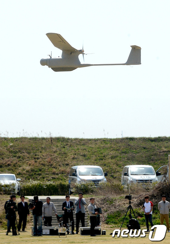 서울 시내 주택가 軍무인정찰기 추락..인명피해 없어(상보) - 뉴스1