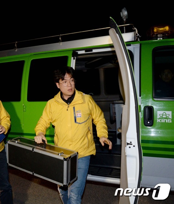 한국 원자력안전기술원(KNIS) , 방사능 포집 물질 이송 - 뉴스1