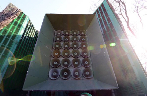 확성기 다시 ON..북녘을 때리는 '여자친구'·'에이핑크'·'아이유' - 매일경제