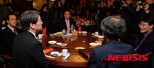 安, 진심캠프 인사들과 저녁회동..